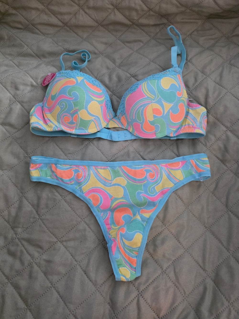NEW- Fruit of the Loom Multicolor Swirl Bra 34B & Small Thong Set with Blue Trim